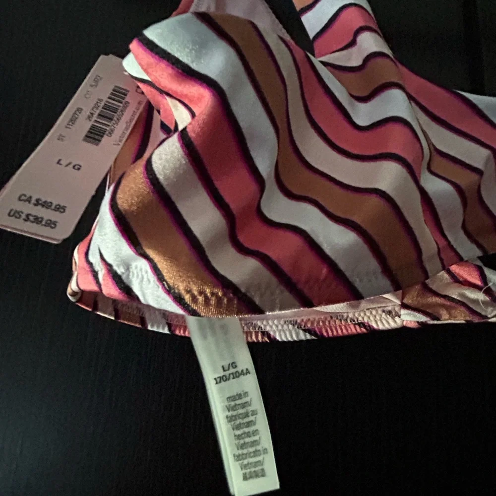 NWT Victoria’s Secret Bikini Top 👙 - Picture 8 of 8